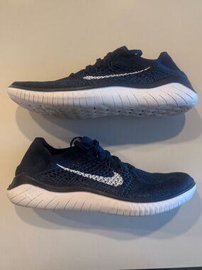 Nike Free RN Flyknit 942838-400 Mens Size 9.5 Navy and White Athletic Sneakers